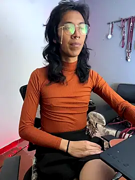 MadamLeRouge online show from November 29, 2025, 11:30 pm