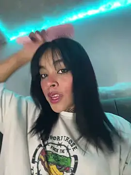 Snapshot of Veeronica_ chatting on September 27, 2025, 1:21 am Veeronica online show from September 27, 2025, 1:21 am