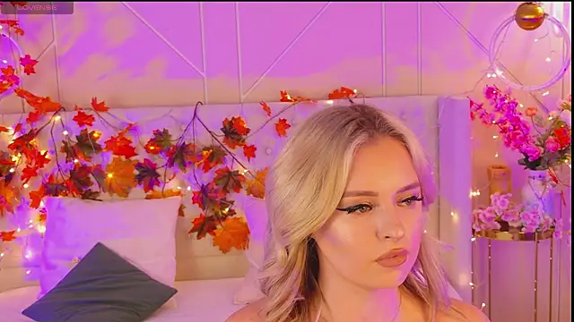 Snapshot of EllyLinn chatting on December 1, 2025, 4:34 pm EllyLinn online show from December 1, 2025, 4:34 pm