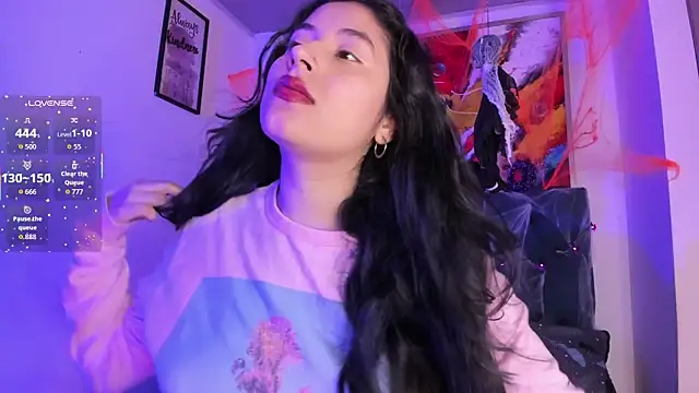 Snapshot of violet_blaze chatting on November 3, 2025, 11:11 am violet blaze online show from November 3, 2025, 11:11 am