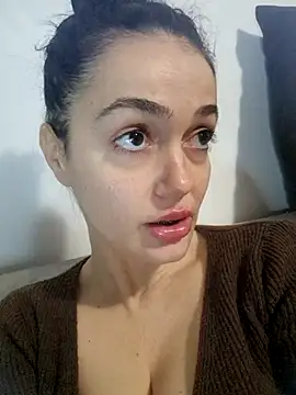 JadeLure online show from October 8, 2025, 2:04 pm