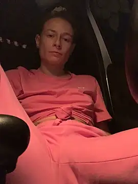 GoldenPussy1329 online show from November 11, 2025, 8:31 pm