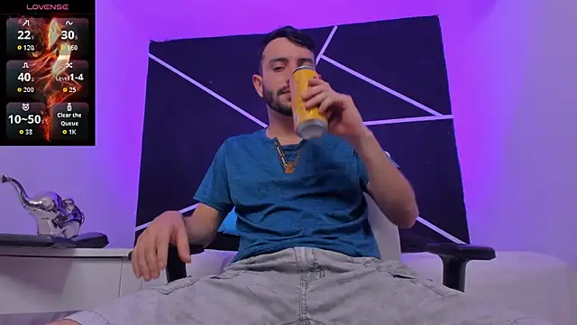 VynnyBlacke  online show from October 13, 2025, 8:20 pm