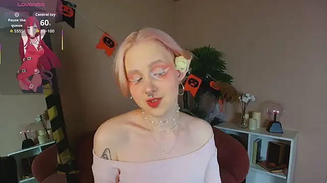 luna son online show from November 1, 2025, 9:50 pm