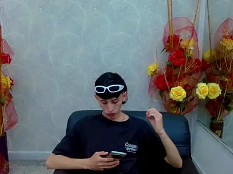 thaigo twink38 online show from October 8, 2025, 3:26 am