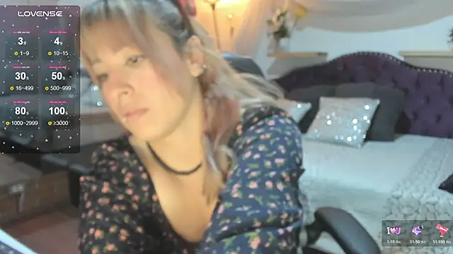 sophialyh 1 online show from November 22, 2025, 12:37 pm