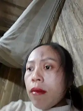 Snapshot of Tuyet_xx chatting on November 27, 2025, 4:03 am Tuyet xx online show from November 27, 2025, 4:03 am