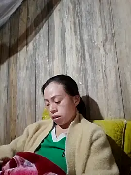 Snapshot of Tuyet_xx chatting on December 3, 2025, 5:04 am Tuyet xx online show from December 3, 2025, 5:04 am