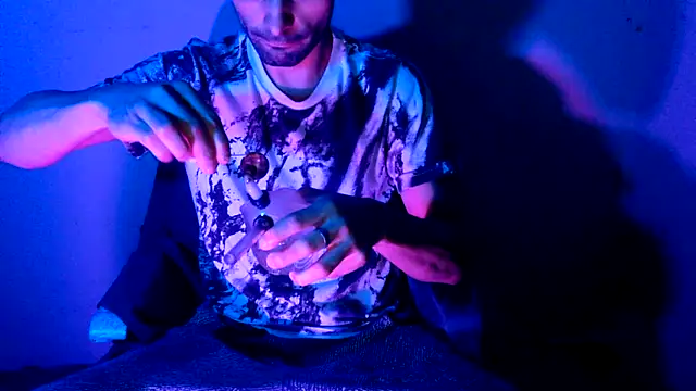 highinhtxx online show from November 9, 2025, 1:26 am