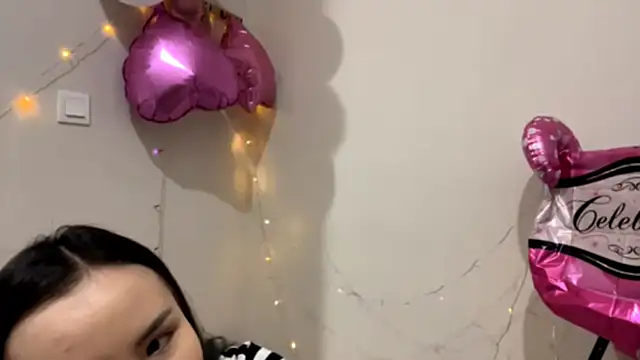 CarollFalick online show from October 25, 2025, 12:13 pm