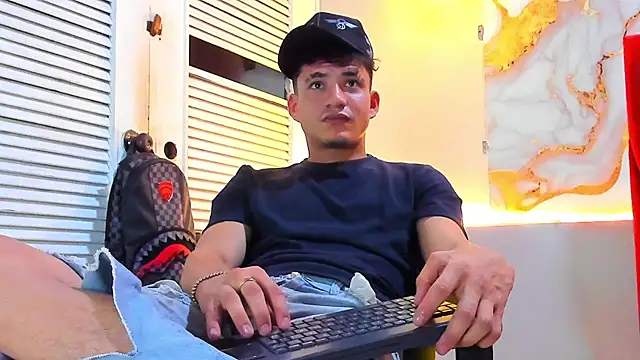 Snapshot of daniscot chatting on November 28, 2025, 4:04 am daniscot online show from November 28, 2025, 4:04 am