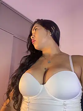 EmilyZuits online show from October 28, 2025, 9:50 pm