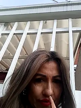 chloe  Jones  online show from November 10, 2025, 12:15 pm