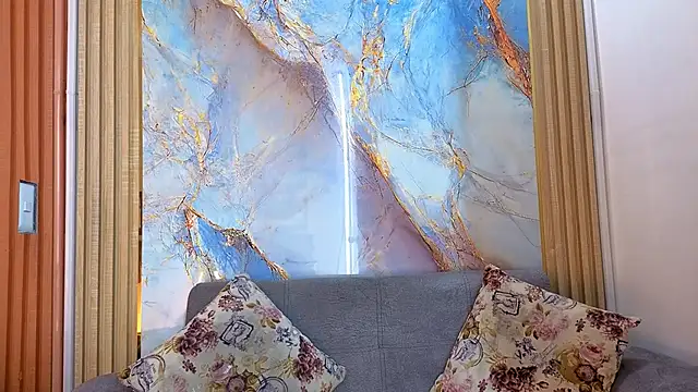 Nahomy Smiths aws online show from October 25, 2025, 9:53 pm