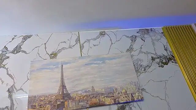 Nahomy Smiths aws online show from December 15, 2025, 10:25 pm