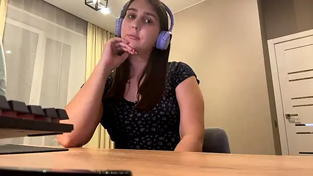 Snapshot of RoseRossi chatting on September 30, 2025, 10:09 am RoseRossi online show from September 30, 2025, 10:09 am