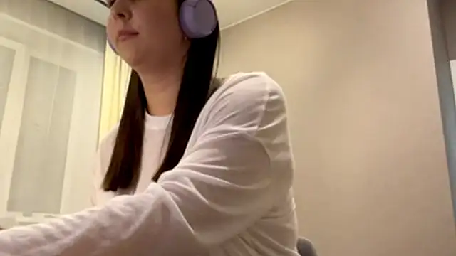 Snapshot of RoseRossi chatting on October 1, 2025, 11:05 am RoseRossi online show from October 1, 2025, 11:05 am