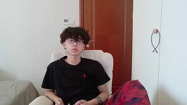 hangzi-0011 online show from October 15, 2025, 7:41 am