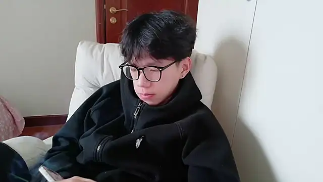 hangzi-0011 online show from November 12, 2025, 8:04 am