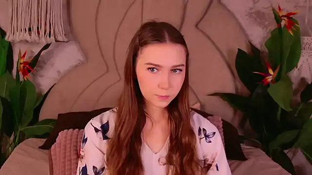 Snapshot of OliviaLay chatting on November 7, 2025, 11:10 am OliviaLay online show from November 7, 2025, 11:10 am