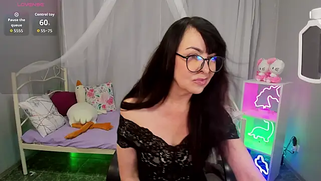 LindaRomero online show from November 6, 2025, 10:05 am