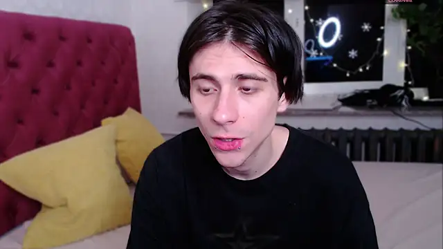 Ellis Rin online show from December 3, 2025, 7:56 pm