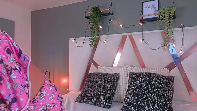 Snapshot of Julietasweett__ chatting on October 14, 2025, 12:06 pm Julietasweett   online show from October 14, 2025, 12:06 pm