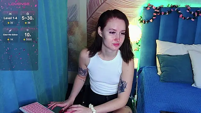 Snapshot of Kendal_foxy chatting on October 21, 2025, 5:35 pm Kendal foxy online show from October 21, 2025, 5:35 pm