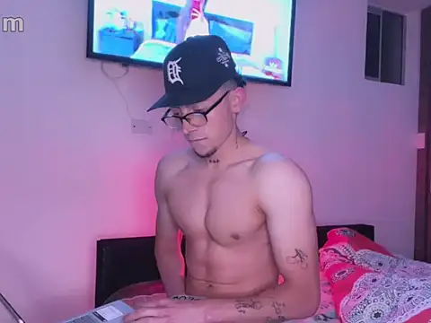 strongManLatino online show from October 10, 2025, 1:04 am