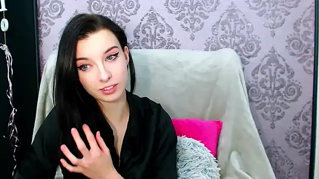 DominantLuna online show from December 3, 2025, 8:29 pm