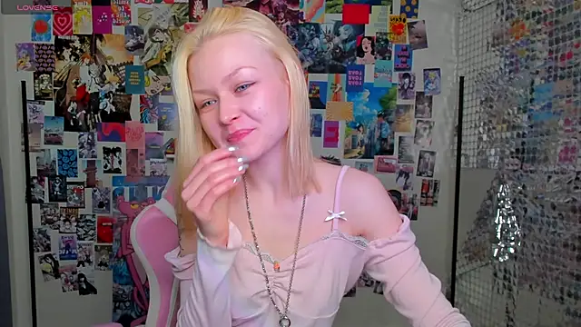 Snapshot of Callista_a chatting on November 4, 2025, 11:09 am Callista a online show from November 4, 2025, 11:09 am