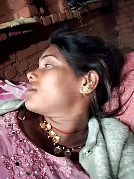 Katrina kaif143 online show from December 17, 2025, 3:29 pm