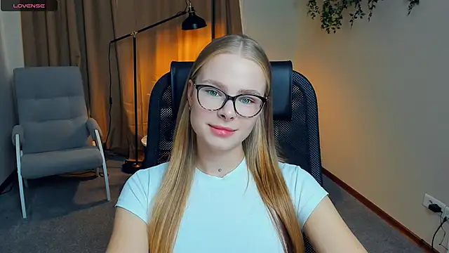 Snapshot of LibbyVenzeio chatting on October 2, 2025, 9:38 am LibbyVenzeio online show from October 2, 2025, 9:38 am