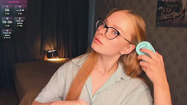 Snapshot of LibbyVenzeio chatting on November 17, 2025, 7:03 am LibbyVenzeio online show from November 17, 2025, 7:03 am