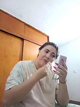Snapshot of saraaa__ chatting on October 2, 2025, 3:02 am saraaa online show from October 2, 2025, 3:02 am