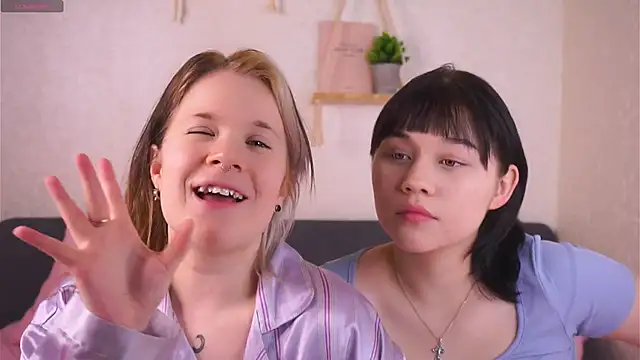 Snapshot of EviaVanveen chatting on November 21, 2025, 8:02 am EviaVanveen online show from November 21, 2025, 8:02 am