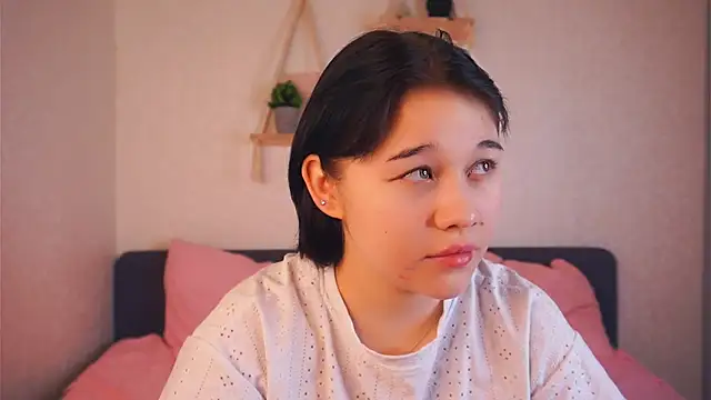 Snapshot of EviaVanveen chatting on November 26, 2025, 7:42 am EviaVanveen online show from November 26, 2025, 7:42 am