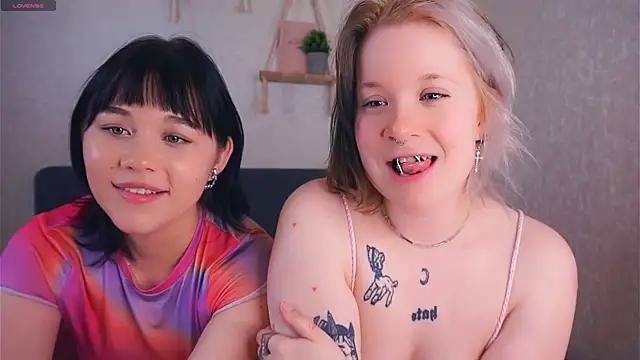 Snapshot of EviaVanveen chatting on December 1, 2025, 7:35 am EviaVanveen online show from December 1, 2025, 7:35 am