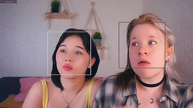 Snapshot of EviaVanveen chatting on December 2, 2025, 7:36 am EviaVanveen online show from December 2, 2025, 7:36 am