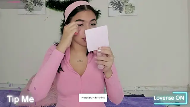 Snapshot of Ainoa_Pink chatting on December 3, 2025, 12:36 pm Ainoa Pink online show from December 3, 2025, 12:36 pm