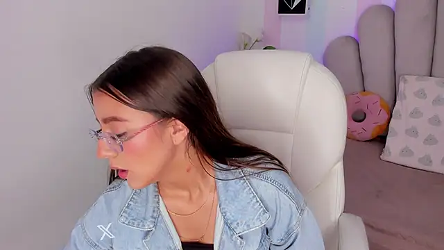 Snapshot of scarlett_rose_1 chatting on October 10, 2025, 3:22 pm scarlett rose 1 online show from October 10, 2025, 3:22 pm