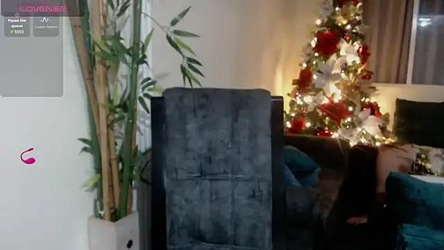 Snapshot of Michellx_hot2 chatting on November 10, 2025, 12:31 am Michellx hot2 online show from November 10, 2025, 12:31 am