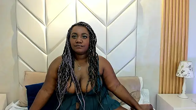 Snapshot of EmmaBrantt chatting on November 29, 2025, 3:53 am EmmaBrantt online show from November 29, 2025, 3:53 am