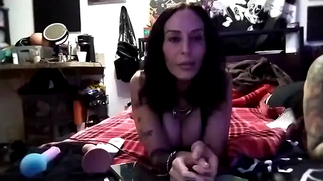 Snapshot of inkdhollow1 chatting on November 12, 2025, 11:36 pm inkdhollow1 online show from November 12, 2025, 11:36 pm