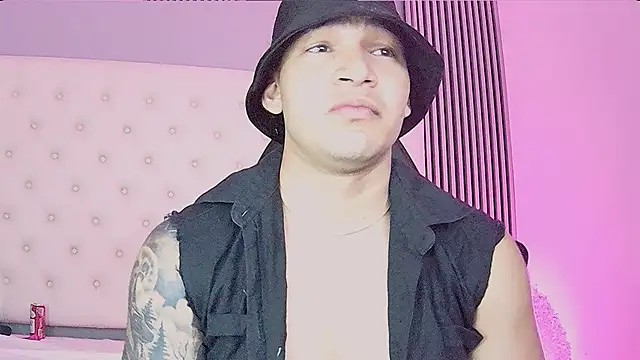 Snapshot of venedic_bull chatting on October 13, 2025, 6:35 am venedic bull online show from October 13, 2025, 6:35 am