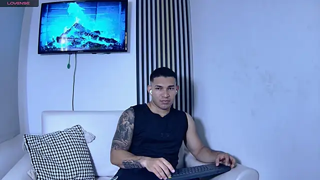 Snapshot of venedic_bull chatting on November 24, 2025, 4:12 am venedic bull online show from November 24, 2025, 4:12 am