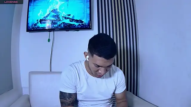 Snapshot of venedic_bull chatting on November 25, 2025, 4:23 am venedic bull online show from November 25, 2025, 4:23 am