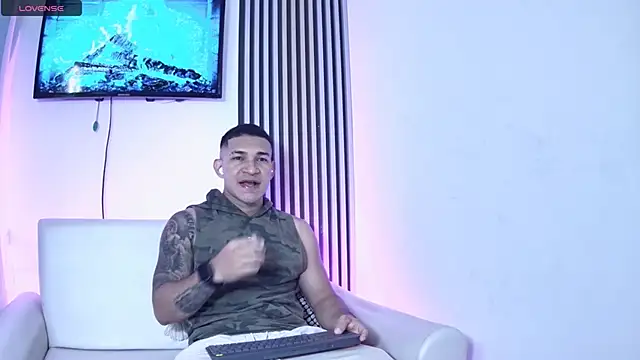 Snapshot of venedic_bull chatting on November 30, 2025, 3:43 am venedic bull online show from November 30, 2025, 3:43 am