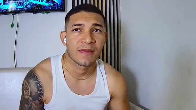 Snapshot of venedic_bull chatting on December 2, 2025, 12:43 pm venedic bull online show from December 2, 2025, 12:43 pm