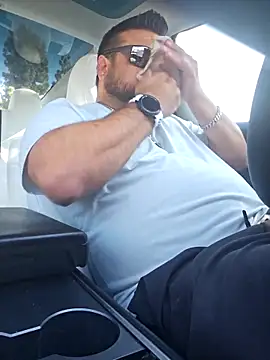 Snapshot of Roddog18 chatting on November 6, 2025, 8:43 pm Roddog18 online show from November 6, 2025, 8:43 pm